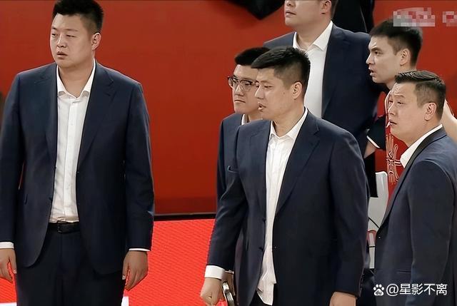 包含游泳赛场再起风云：荆楚赤兔队小胜三湘火箭队，脚步移动更到位关键战拿下信心的词条